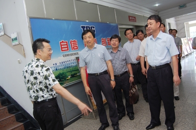 2011年8月，時(shí)任浙江省委組織部副部長(zhǎng)莊躍成視察天通
